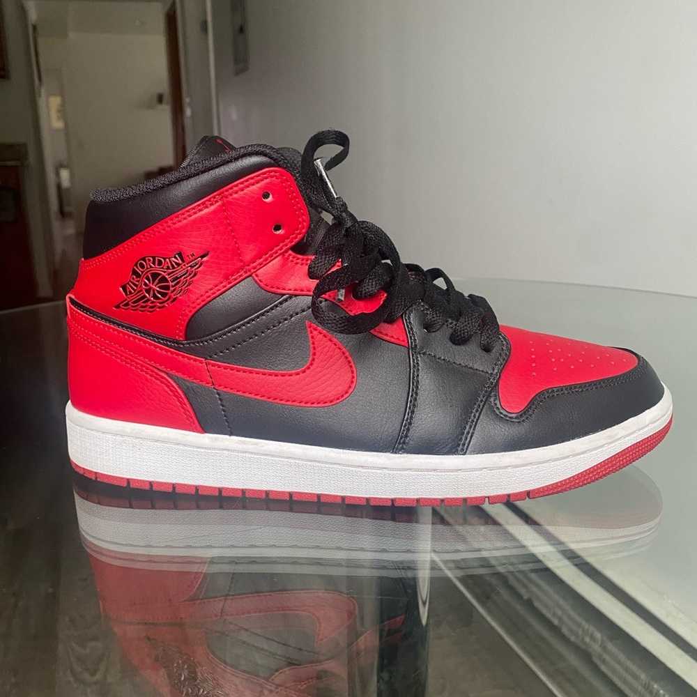 Jordan Mens Air Jordan 1 Mid 554724 074 Banned 2020 Size 10, Worn ONCE